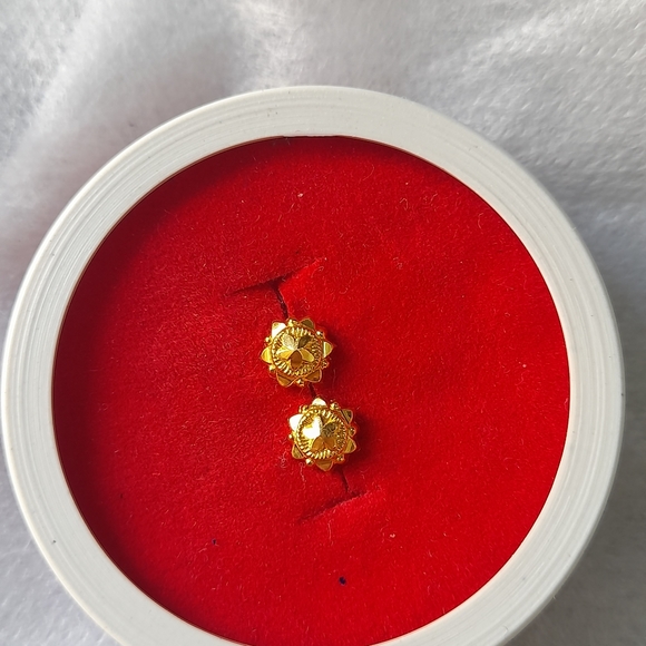 Beautiful combo 2pairs studs - Picture 11 of 16